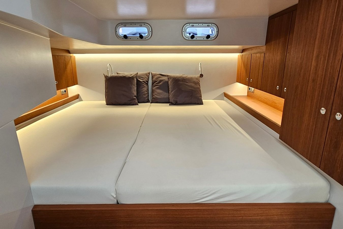 https://arconyachts.ams3.digitaloceanspaces.com/152853/conversions/large_4608551-optimize.jpg