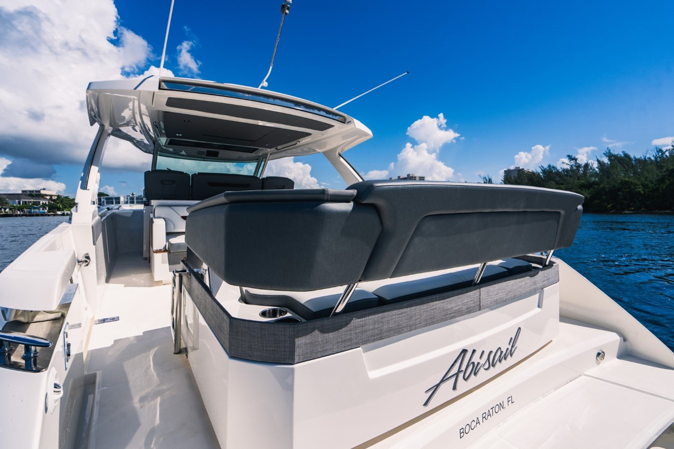https://arconyachts.ams3.digitaloceanspaces.com/153006/conversions/large_3874545-optimize.jpg