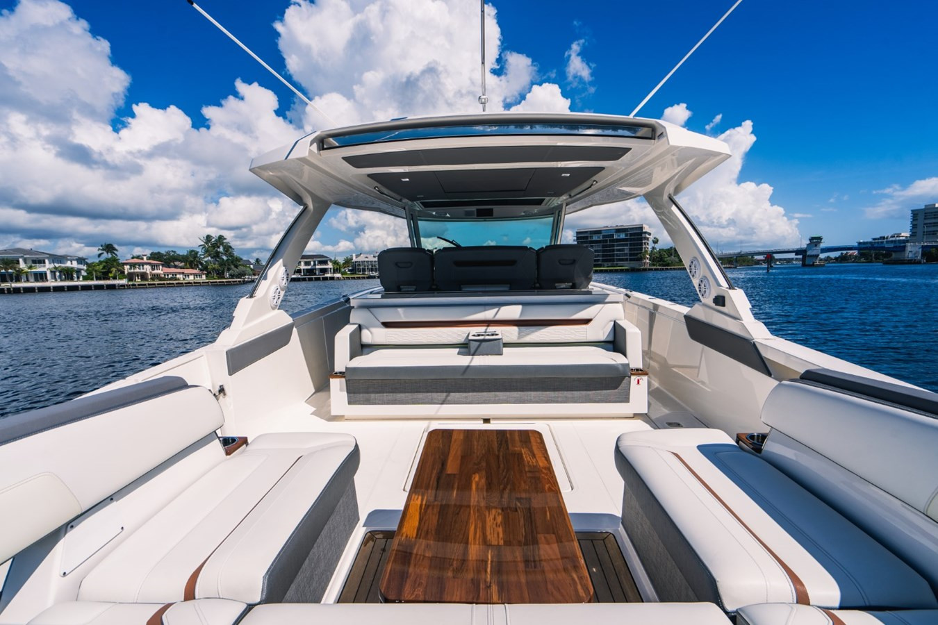 https://arconyachts.ams3.digitaloceanspaces.com/153016/conversions/large_3874549-optimize.jpg