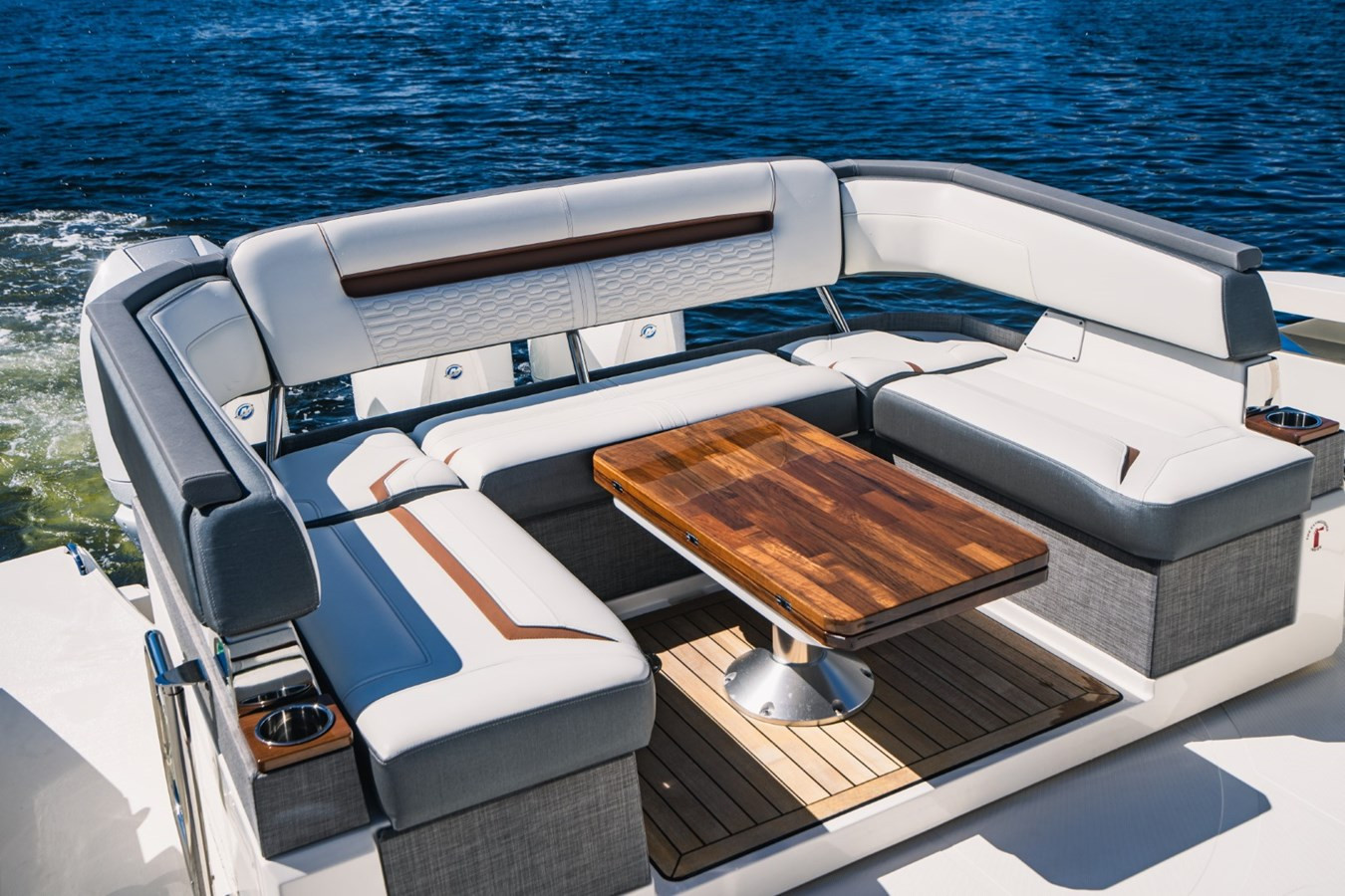 https://arconyachts.ams3.digitaloceanspaces.com/153022/conversions/large_3874551-optimize.jpg