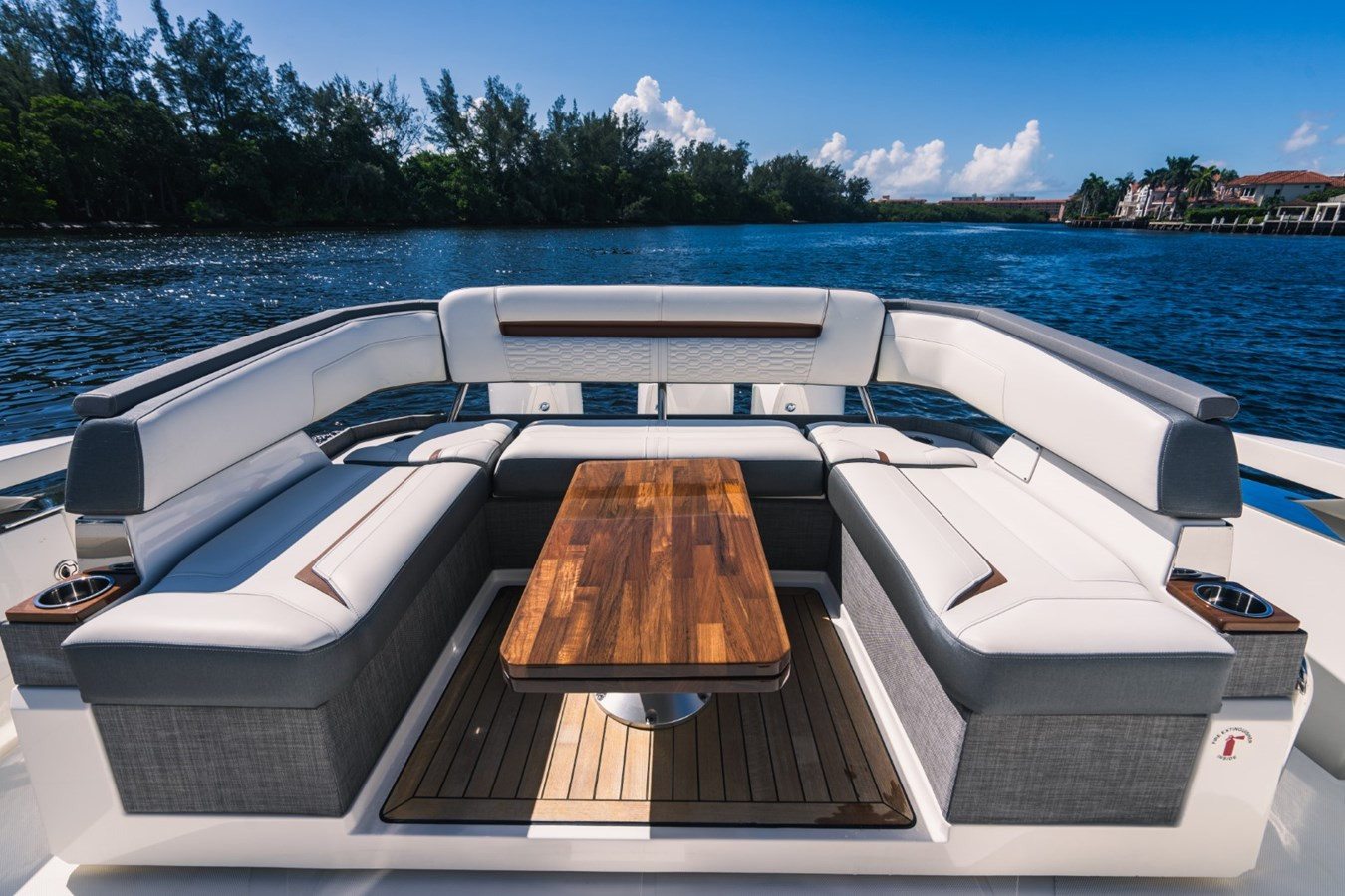 https://arconyachts.ams3.digitaloceanspaces.com/153025/conversions/large_3874552-optimize.jpg
