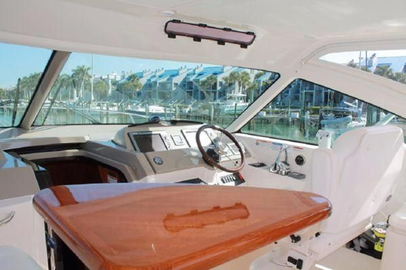 https://arconyachts.ams3.digitaloceanspaces.com/153054/conversions/large_3975669-optimize.jpg