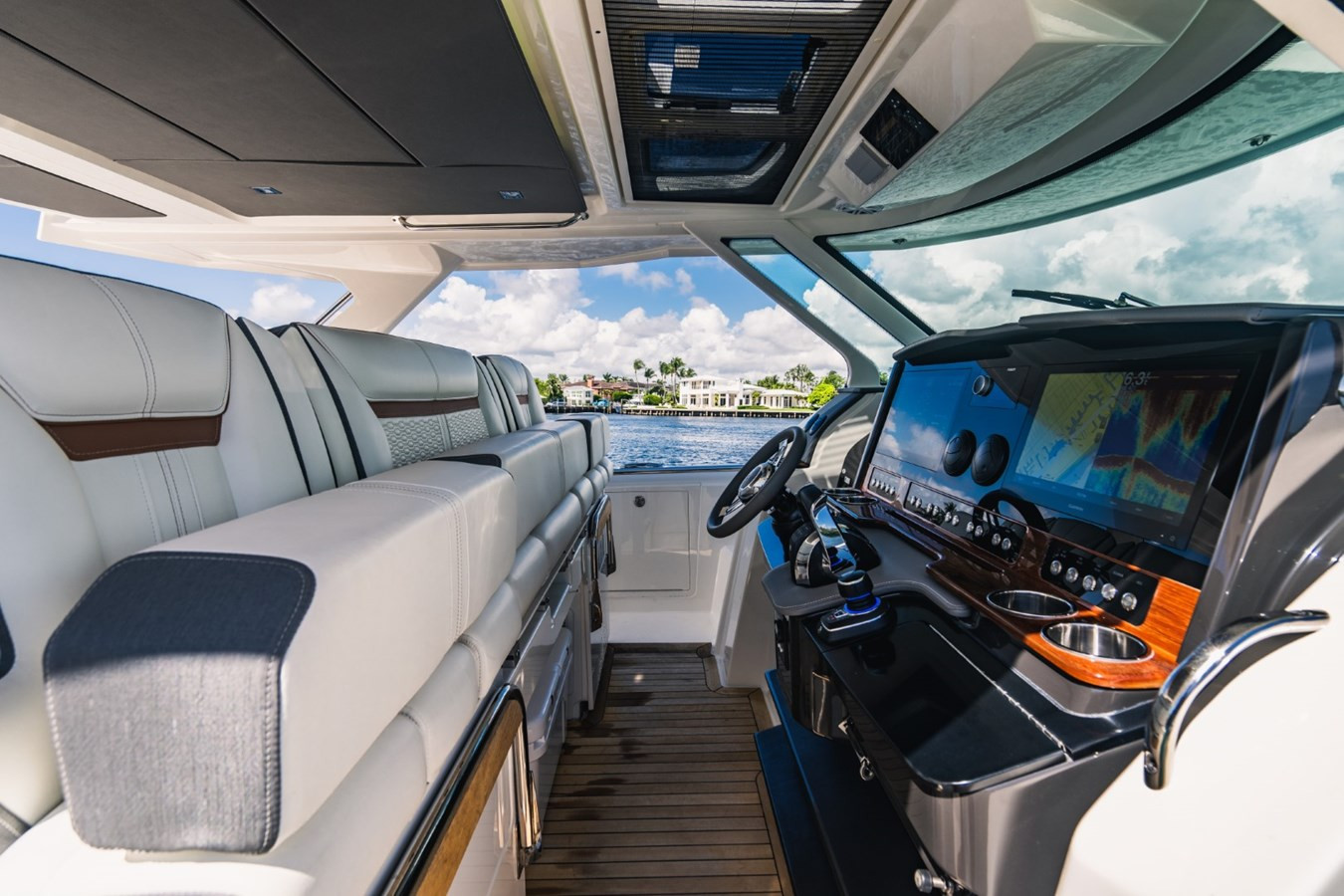 https://arconyachts.ams3.digitaloceanspaces.com/153062/conversions/large_3874566-optimize.jpg