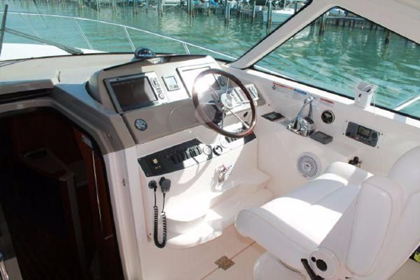 https://arconyachts.ams3.digitaloceanspaces.com/153131/conversions/large_3975691-optimize.jpg
