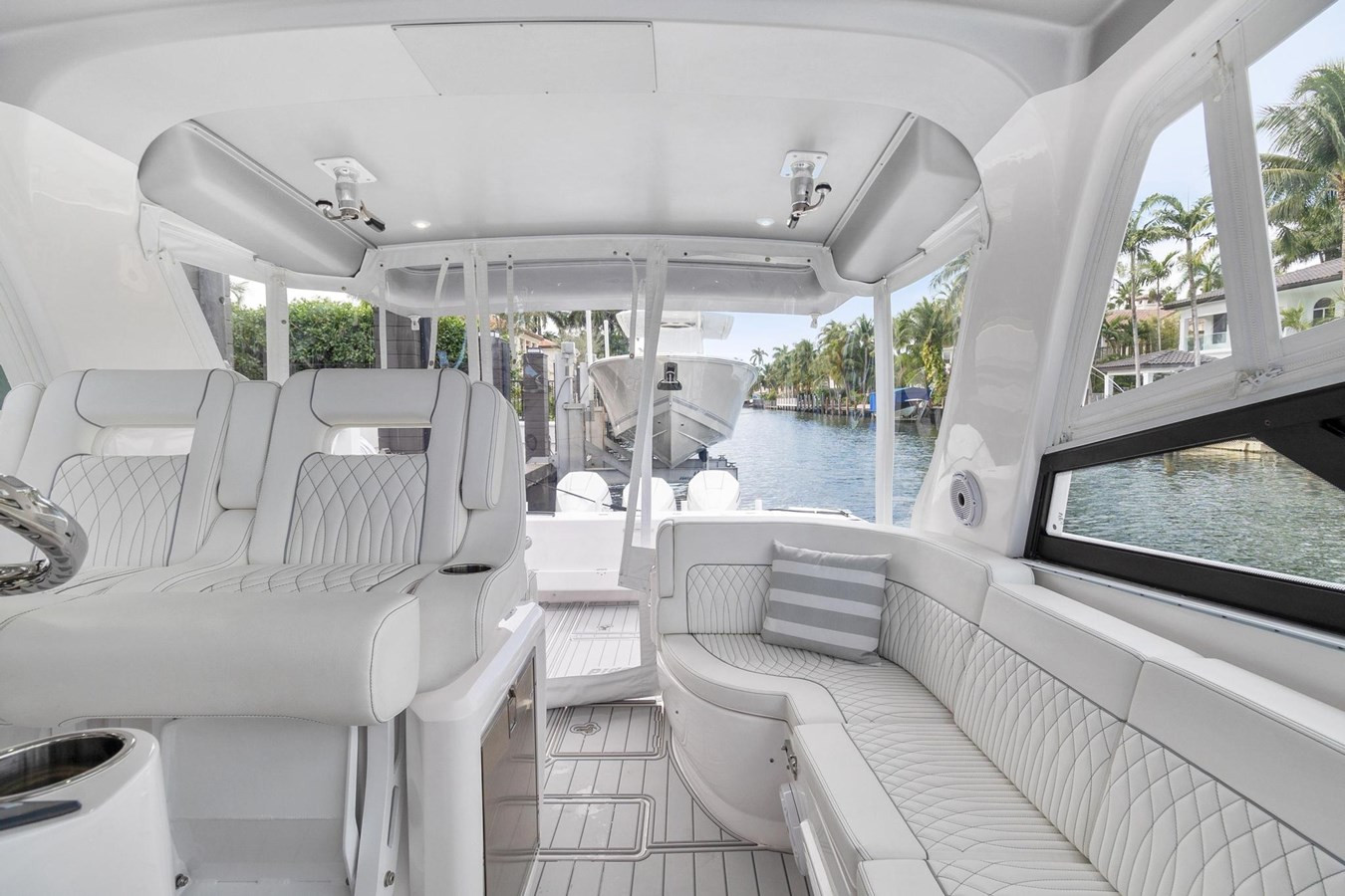 https://arconyachts.ams3.digitaloceanspaces.com/153223/conversions/large_3417685-optimize.jpg