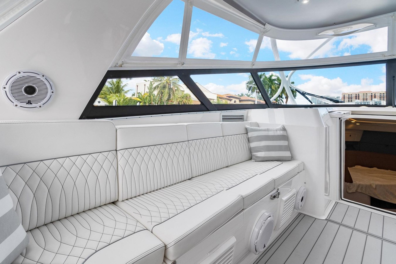 https://arconyachts.ams3.digitaloceanspaces.com/153225/conversions/large_3417686-optimize.jpg