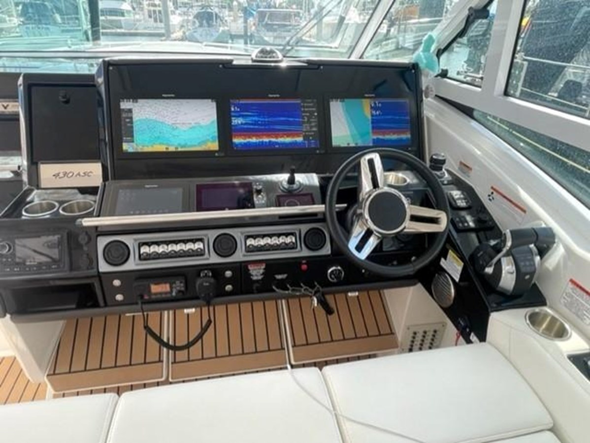 https://arconyachts.ams3.digitaloceanspaces.com/153239/conversions/large_3598284-optimize.jpg