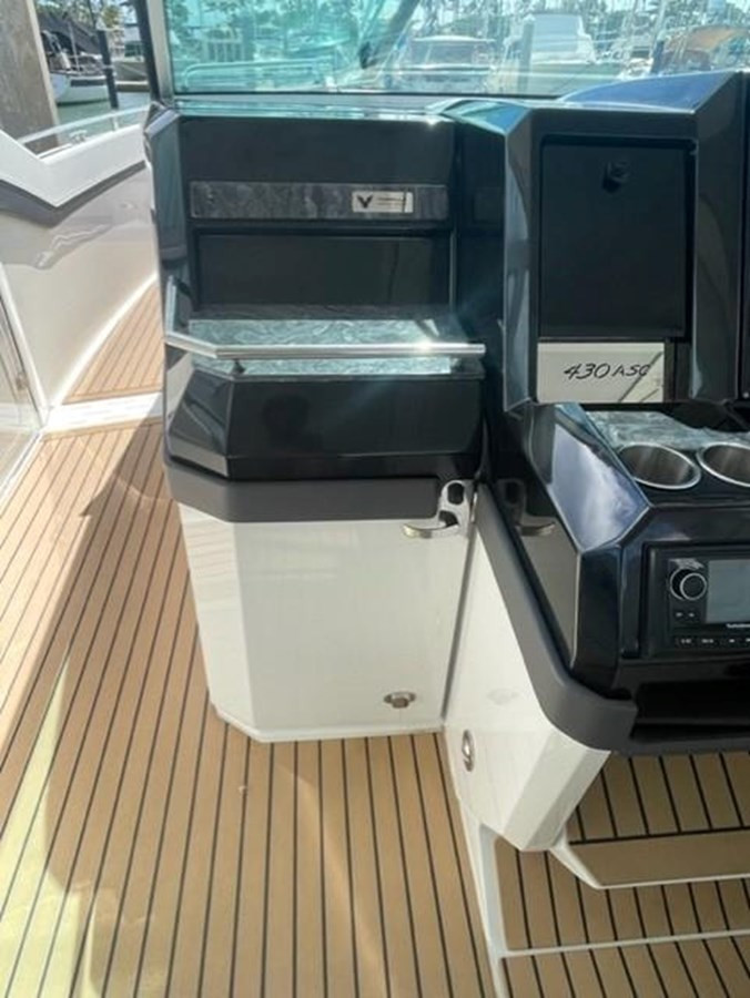 https://arconyachts.ams3.digitaloceanspaces.com/153265/conversions/large_3598293-optimize.jpg