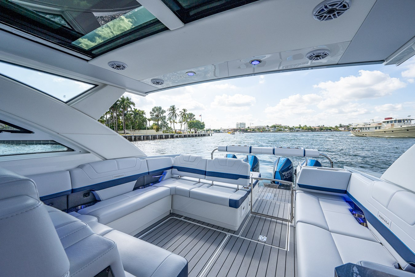https://arconyachts.ams3.digitaloceanspaces.com/153286/conversions/large_3695785-optimize.jpg
