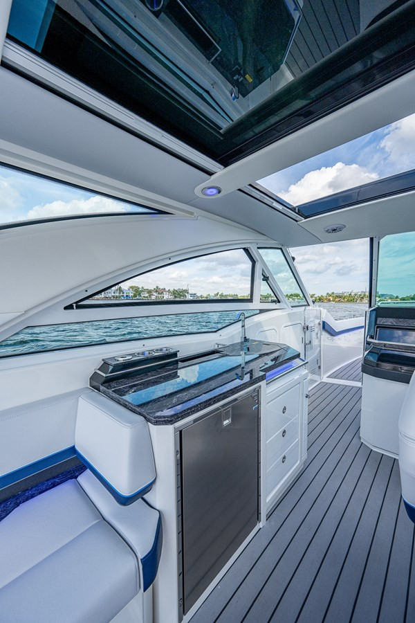 https://arconyachts.ams3.digitaloceanspaces.com/153292/conversions/large_3695787-optimize.jpg