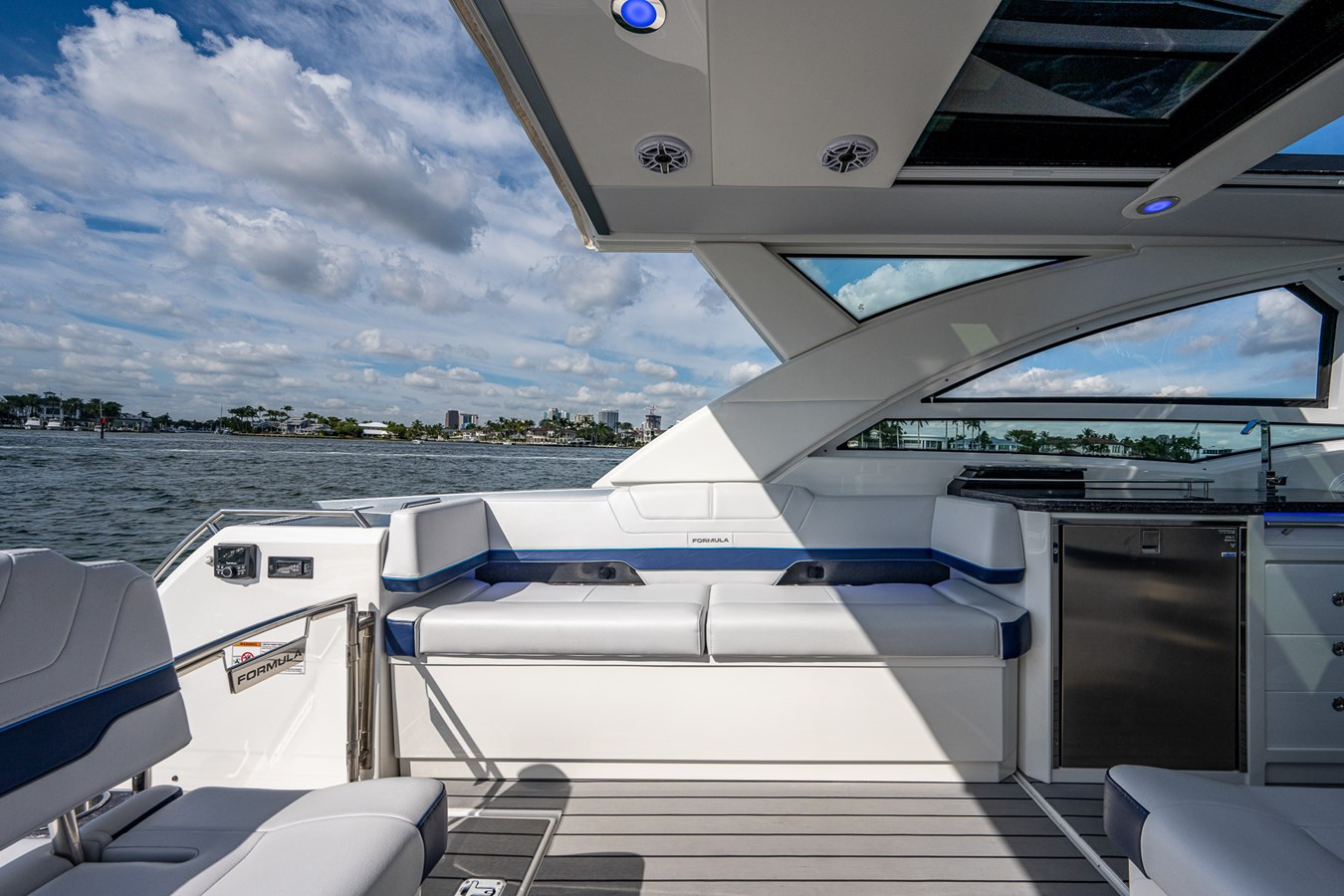 https://arconyachts.ams3.digitaloceanspaces.com/153295/conversions/large_3695788-optimize.jpg