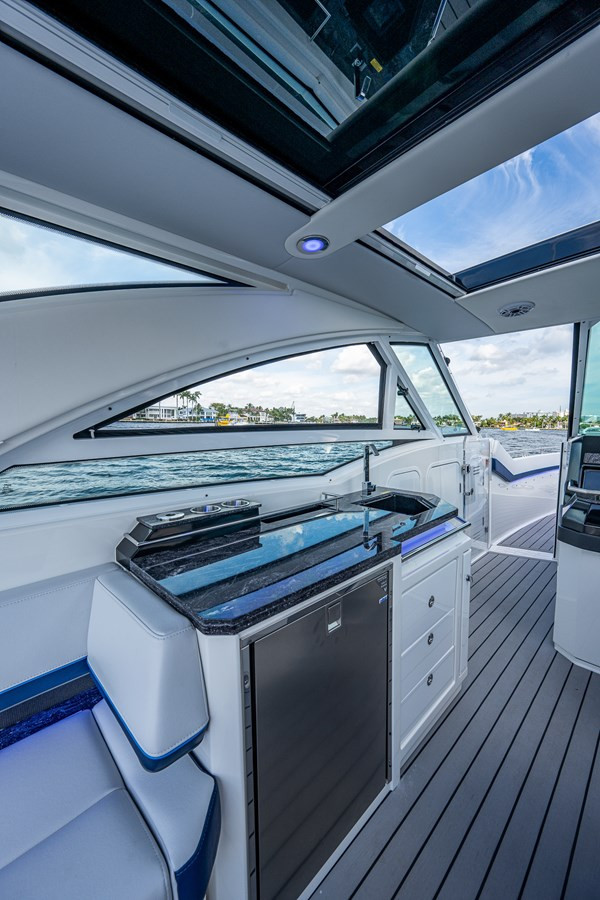 https://arconyachts.ams3.digitaloceanspaces.com/153316/conversions/large_3695796-optimize.jpg