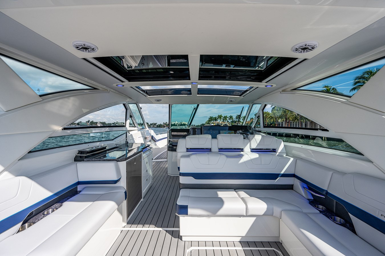 https://arconyachts.ams3.digitaloceanspaces.com/153319/conversions/large_3695797-optimize.jpg