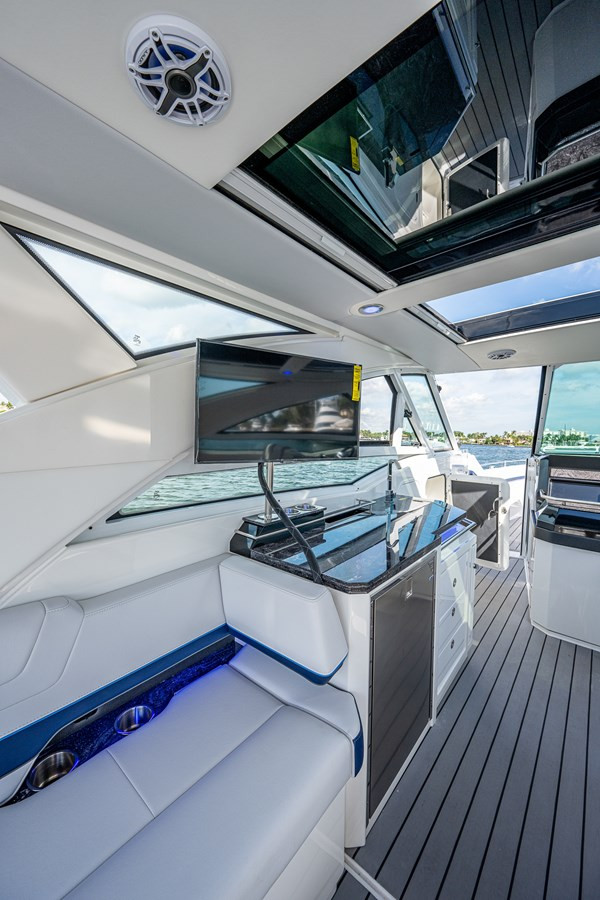 https://arconyachts.ams3.digitaloceanspaces.com/153351/conversions/large_3695808-optimize.jpg