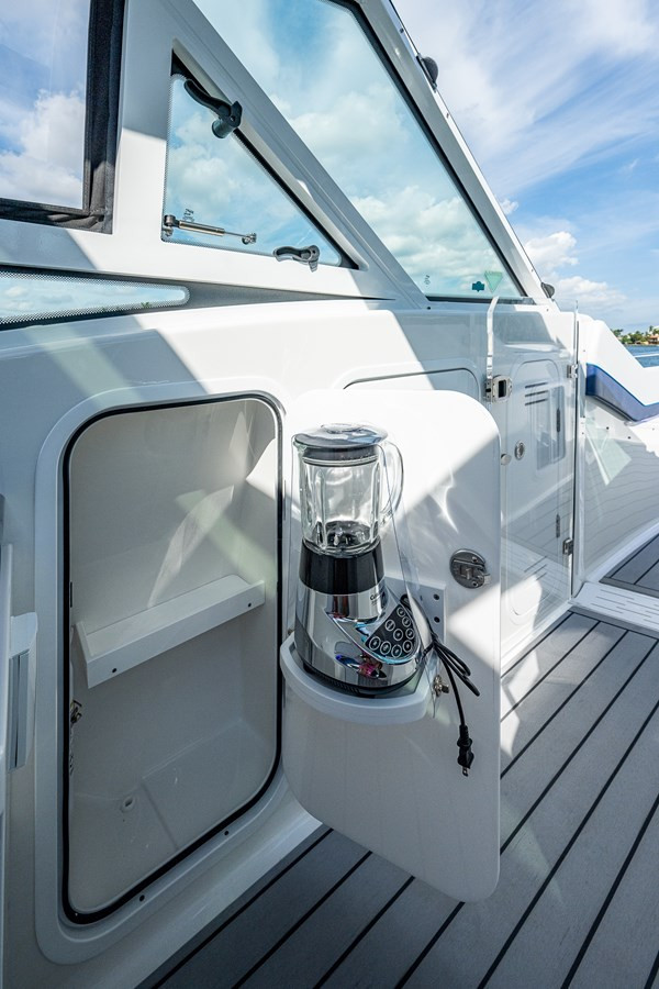 https://arconyachts.ams3.digitaloceanspaces.com/153363/conversions/large_3695812-optimize.jpg