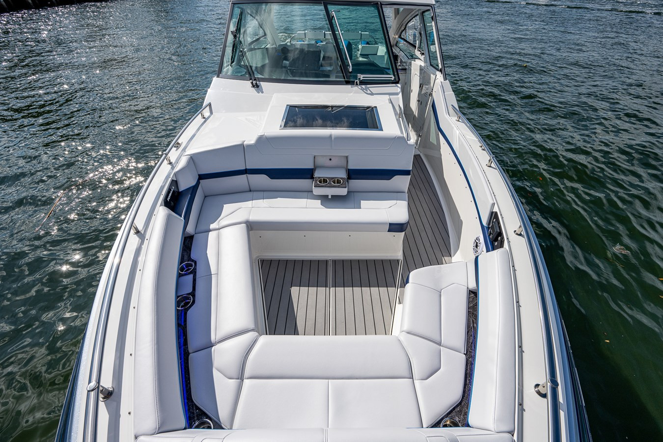 https://arconyachts.ams3.digitaloceanspaces.com/153382/conversions/large_3695818-optimize.jpg