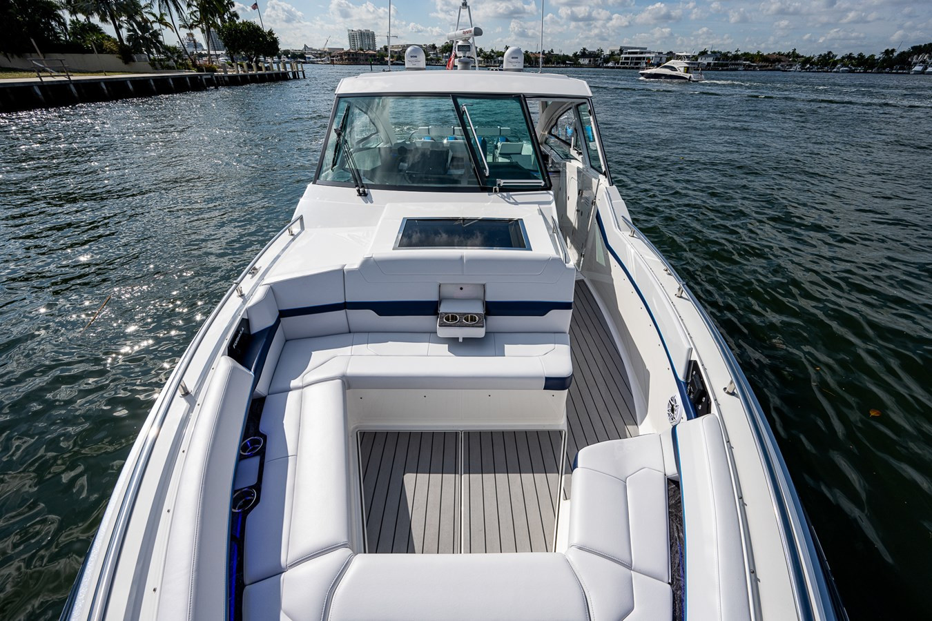 https://arconyachts.ams3.digitaloceanspaces.com/153385/conversions/large_3695819-optimize.jpg