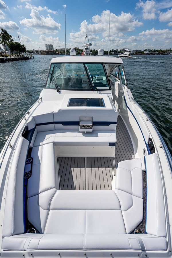https://arconyachts.ams3.digitaloceanspaces.com/153388/conversions/large_3695820-optimize.jpg
