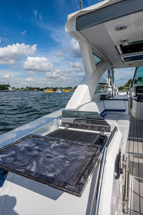 https://arconyachts.ams3.digitaloceanspaces.com/153400/conversions/large_3695824-optimize.jpg