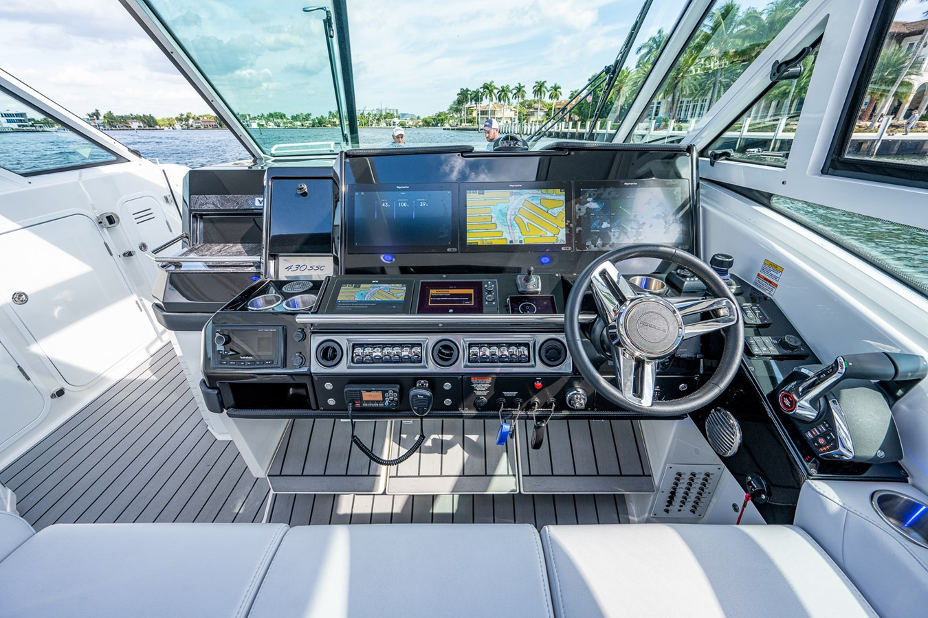 https://arconyachts.ams3.digitaloceanspaces.com/153413/conversions/large_3695829-optimize.jpg