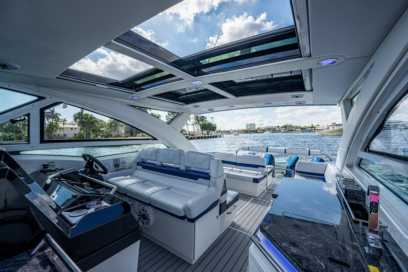 https://arconyachts.ams3.digitaloceanspaces.com/153417/conversions/large_3695830-optimize.jpg