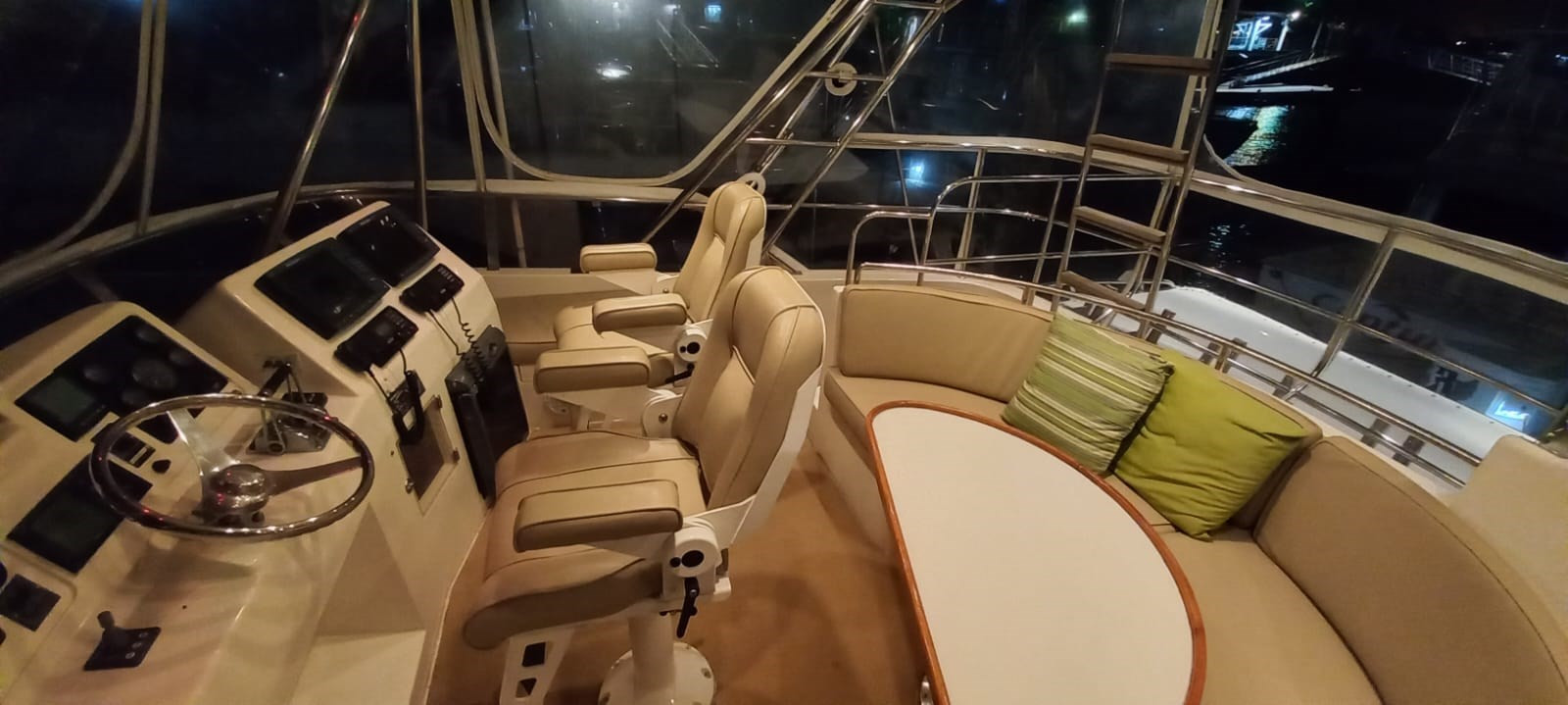 https://arconyachts.ams3.digitaloceanspaces.com/153429/conversions/large_3819503-optimize.jpg