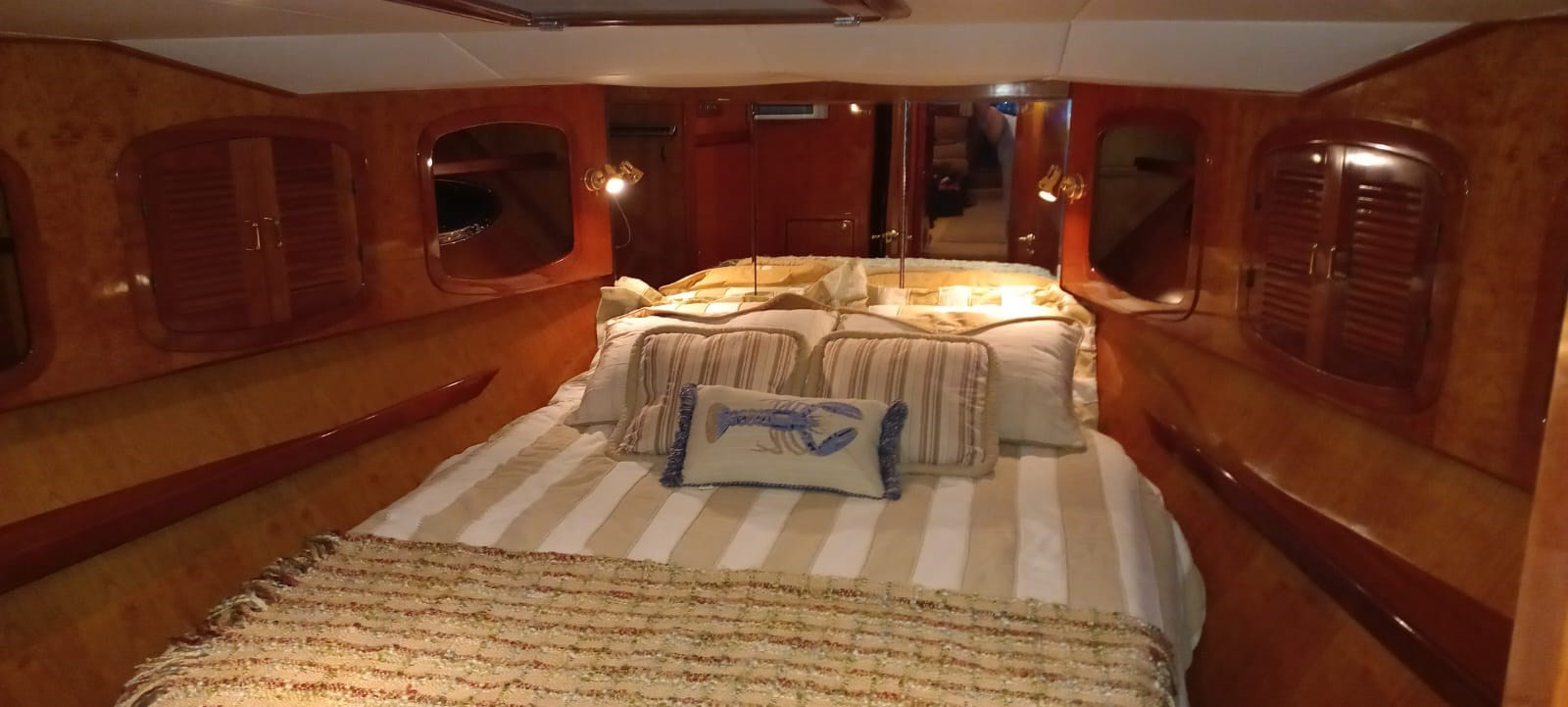 https://arconyachts.ams3.digitaloceanspaces.com/153457/conversions/large_3819514-optimize.jpg