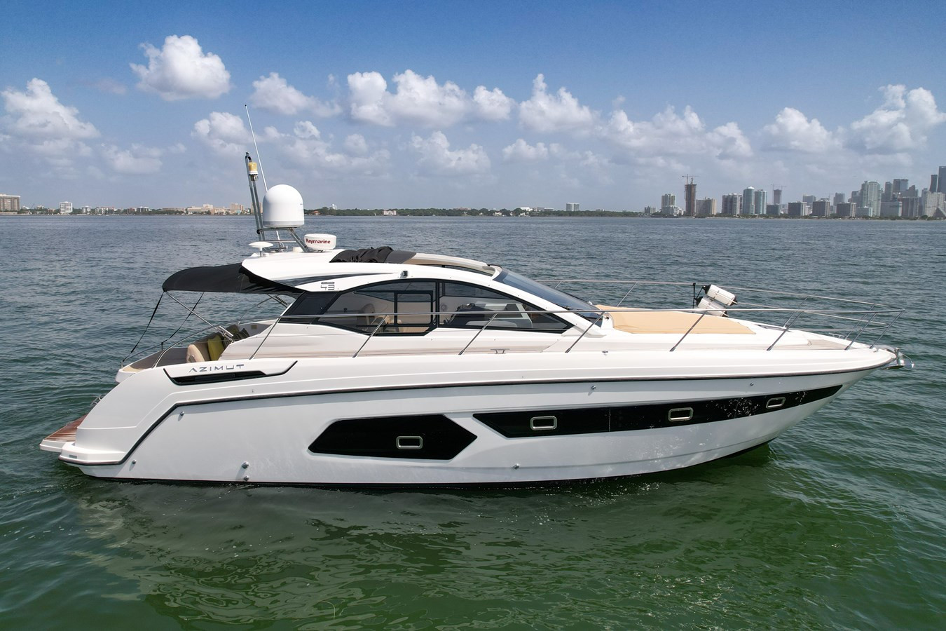 https://arconyachts.ams3.digitaloceanspaces.com/153501/conversions/large_3948113-optimize.jpg