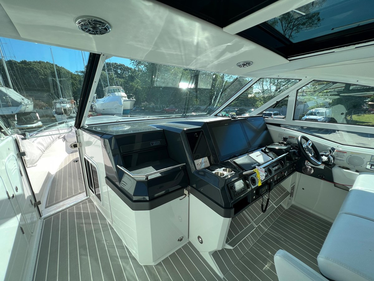 https://arconyachts.ams3.digitaloceanspaces.com/153539/conversions/large_3958709-optimize.jpg