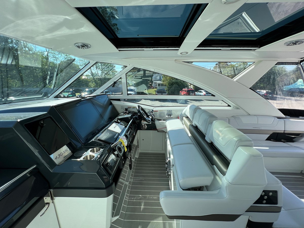 https://arconyachts.ams3.digitaloceanspaces.com/153546/conversions/large_3958711-optimize.jpg