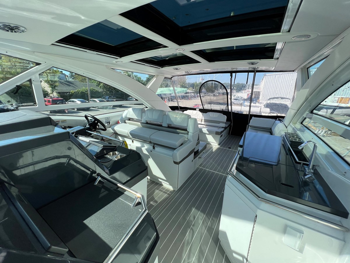 https://arconyachts.ams3.digitaloceanspaces.com/153563/conversions/large_3958717-optimize.jpg