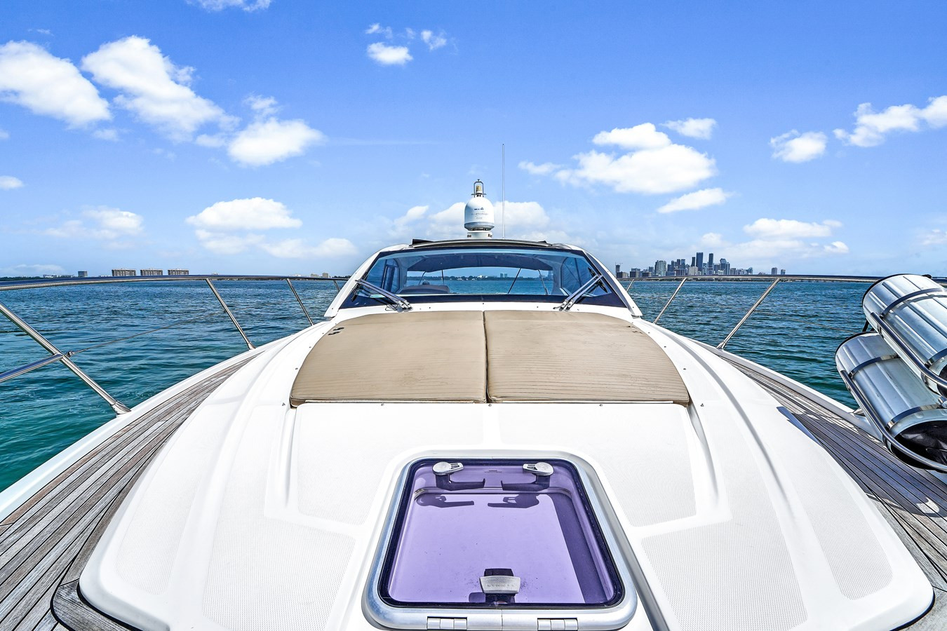 https://arconyachts.ams3.digitaloceanspaces.com/153603/conversions/large_3948182-optimize.jpg