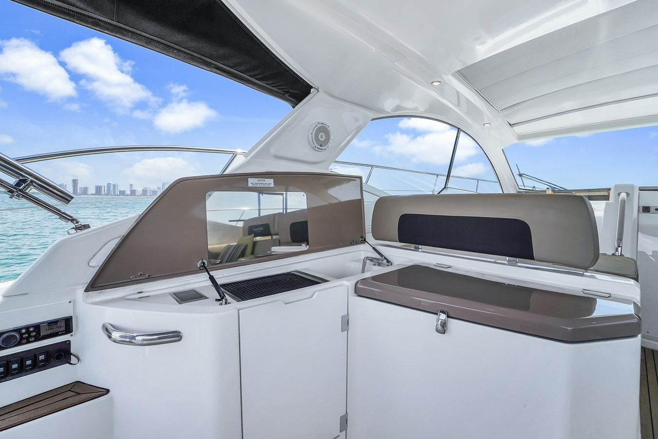 https://arconyachts.ams3.digitaloceanspaces.com/153609/conversions/large_3948184-optimize.jpg