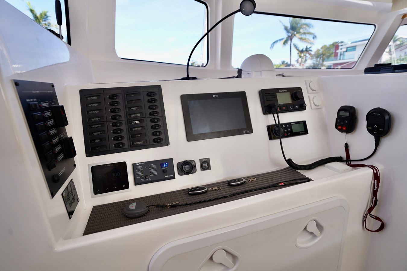 https://arconyachts.ams3.digitaloceanspaces.com/153708/conversions/large_4110817-optimize.jpg