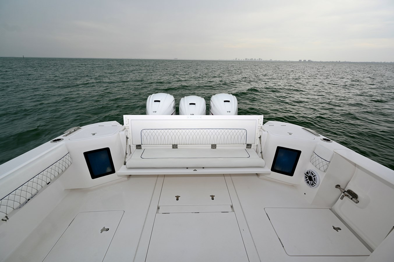 https://arconyachts.ams3.digitaloceanspaces.com/153799/conversions/large_4319105-optimize.jpg