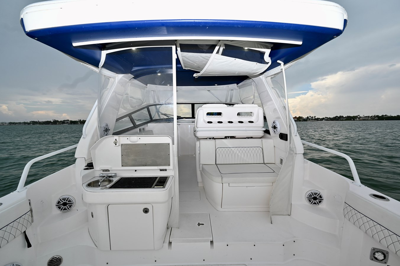 https://arconyachts.ams3.digitaloceanspaces.com/153813/conversions/large_4319110-optimize.jpg