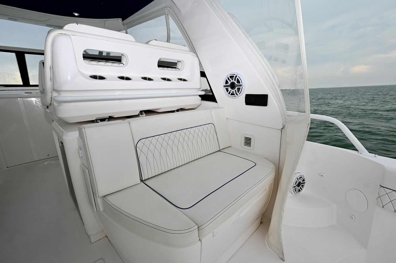 https://arconyachts.ams3.digitaloceanspaces.com/153822/conversions/large_4319113-optimize.jpg