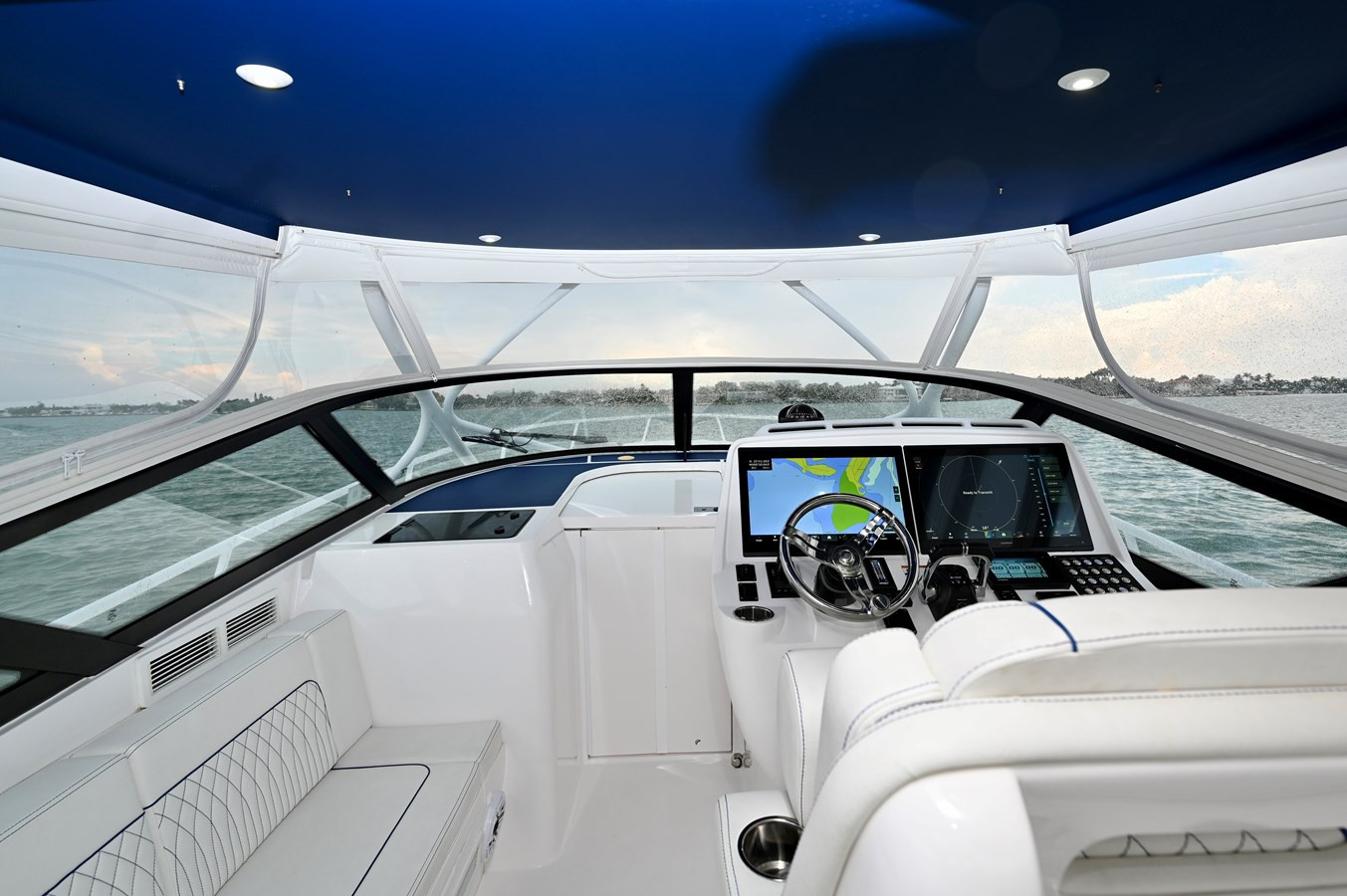 https://arconyachts.ams3.digitaloceanspaces.com/153852/conversions/large_4319123-optimize.jpg
