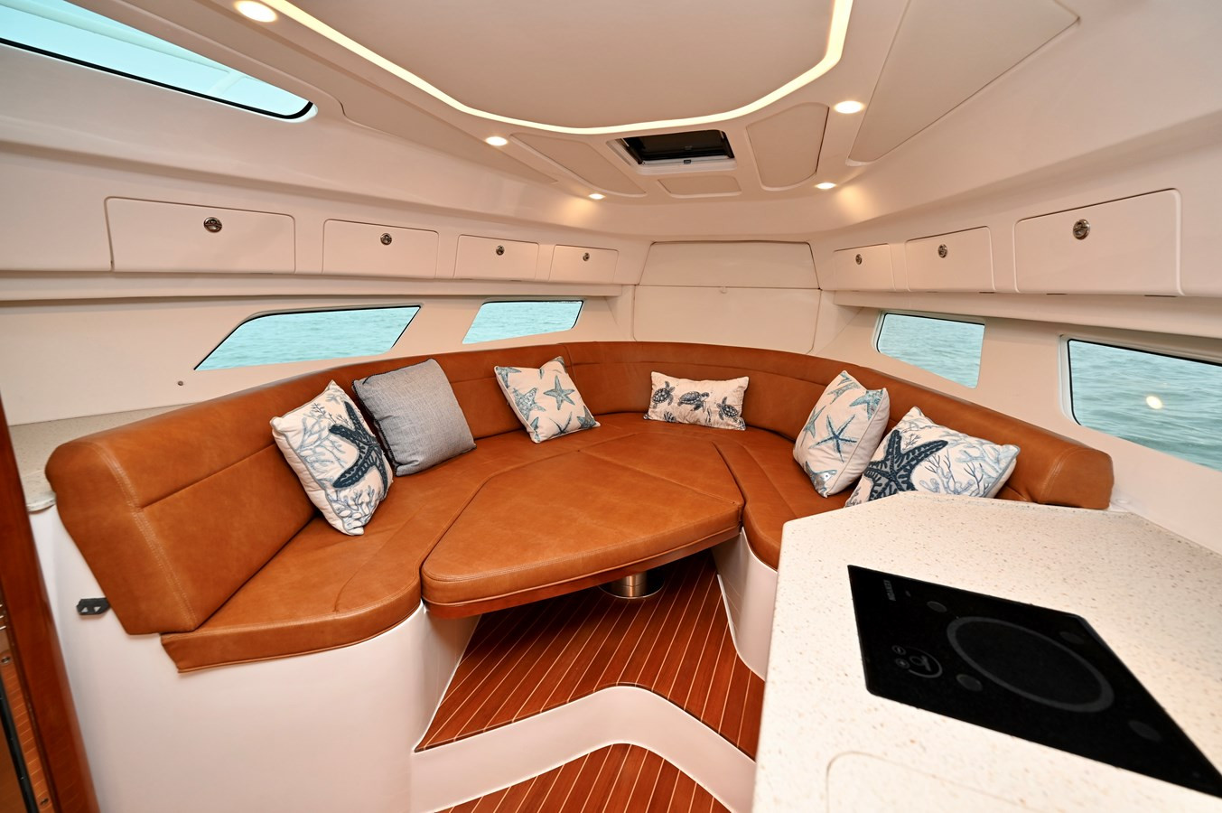 https://arconyachts.ams3.digitaloceanspaces.com/153868/conversions/large_4319128-optimize.jpg