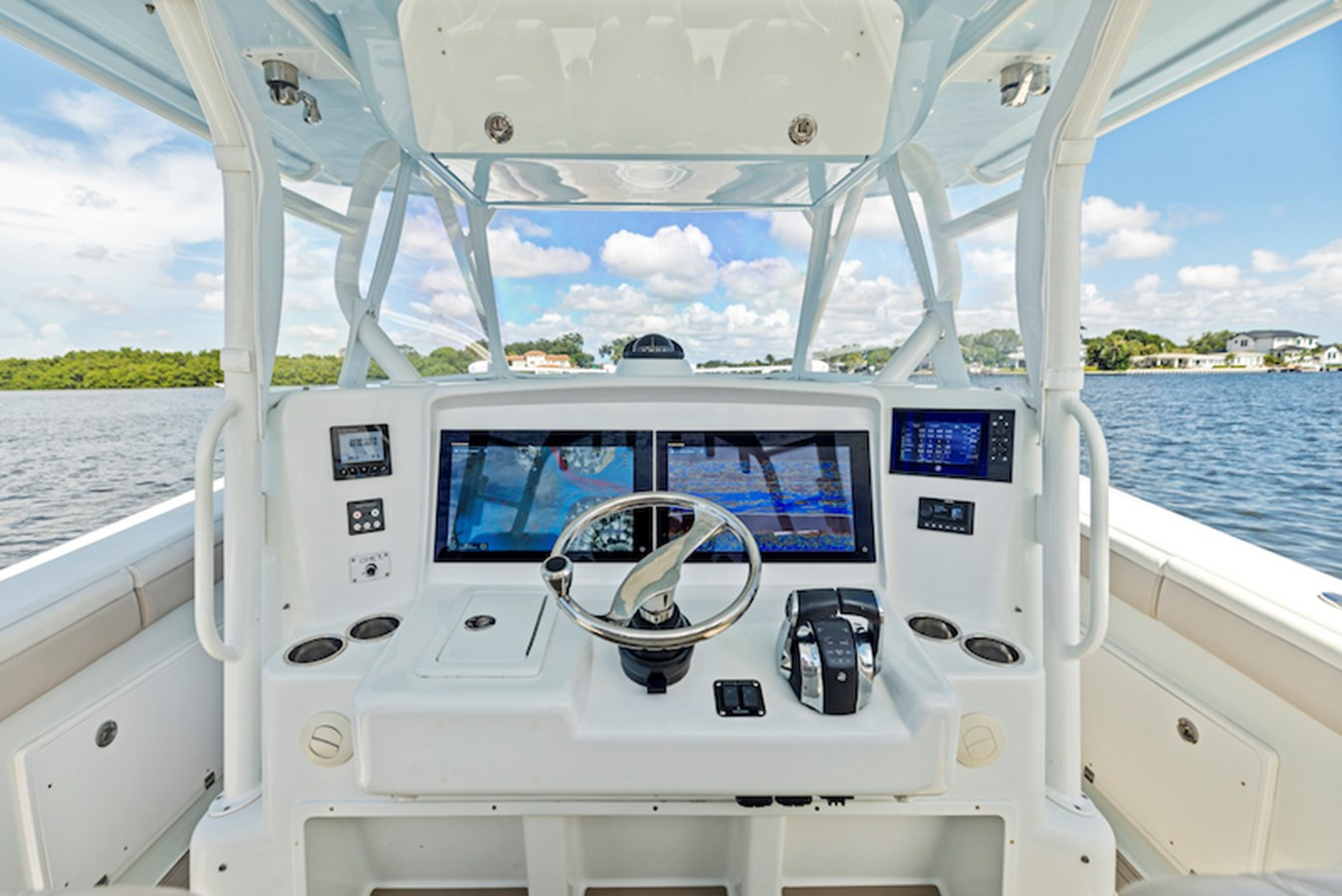 https://arconyachts.ams3.digitaloceanspaces.com/153913/conversions/large_4594982-optimize.jpg