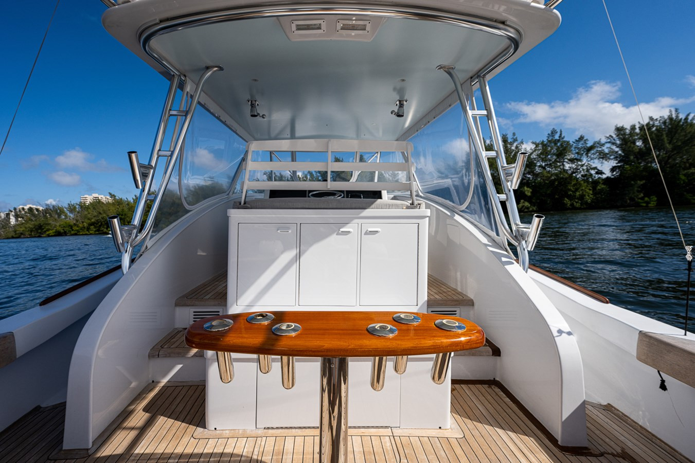 https://arconyachts.ams3.digitaloceanspaces.com/153920/conversions/large_4332367-optimize.jpg