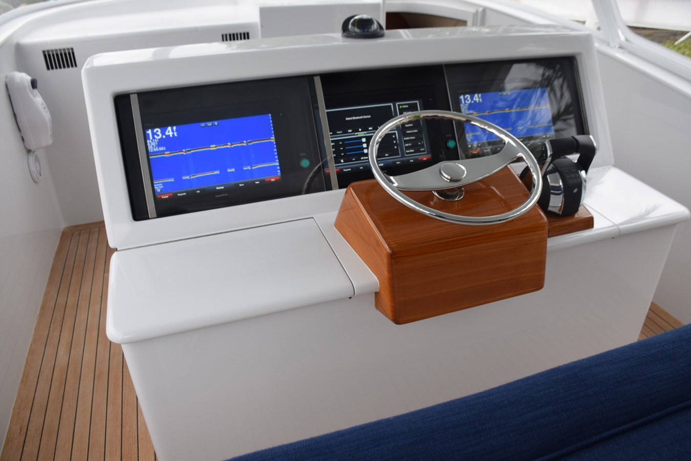 https://arconyachts.ams3.digitaloceanspaces.com/153931/conversions/large_4332371-optimize.jpg