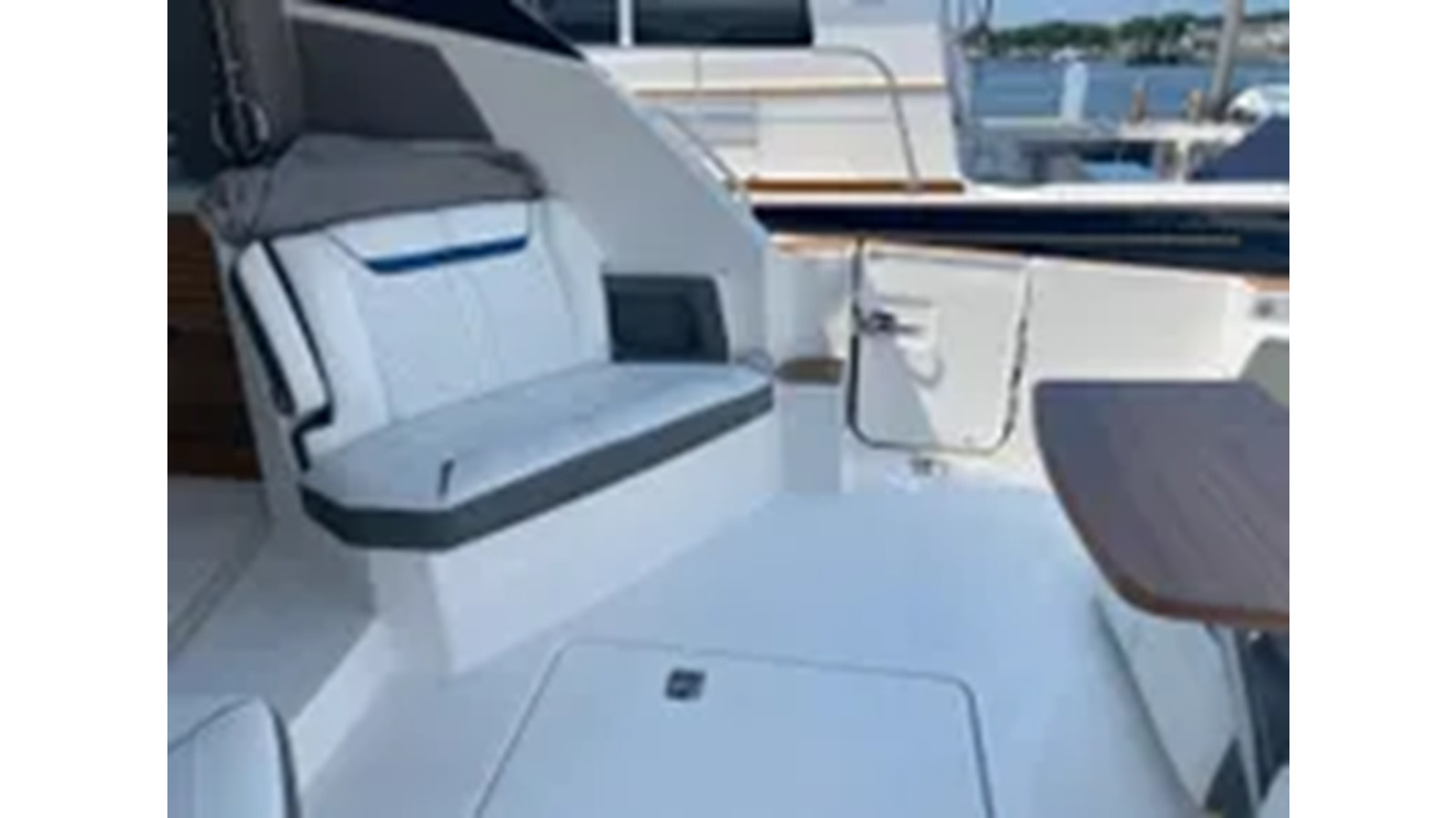 https://arconyachts.ams3.digitaloceanspaces.com/153960/conversions/large_4325656-optimize.jpg