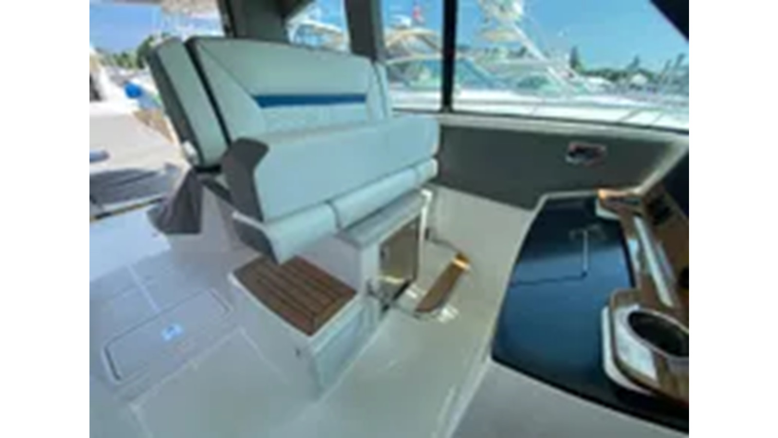 https://arconyachts.ams3.digitaloceanspaces.com/153966/conversions/large_4325658-optimize.jpg