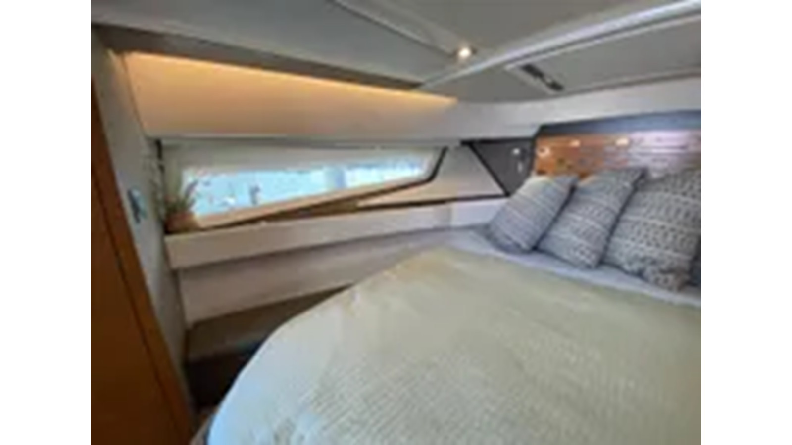 https://arconyachts.ams3.digitaloceanspaces.com/153986/conversions/large_4325664-optimize.jpg