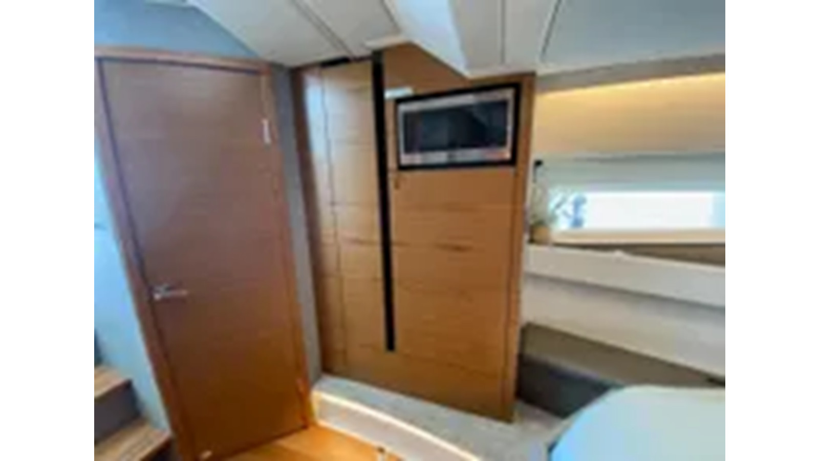 https://arconyachts.ams3.digitaloceanspaces.com/153988/conversions/large_4325665-optimize.jpg
