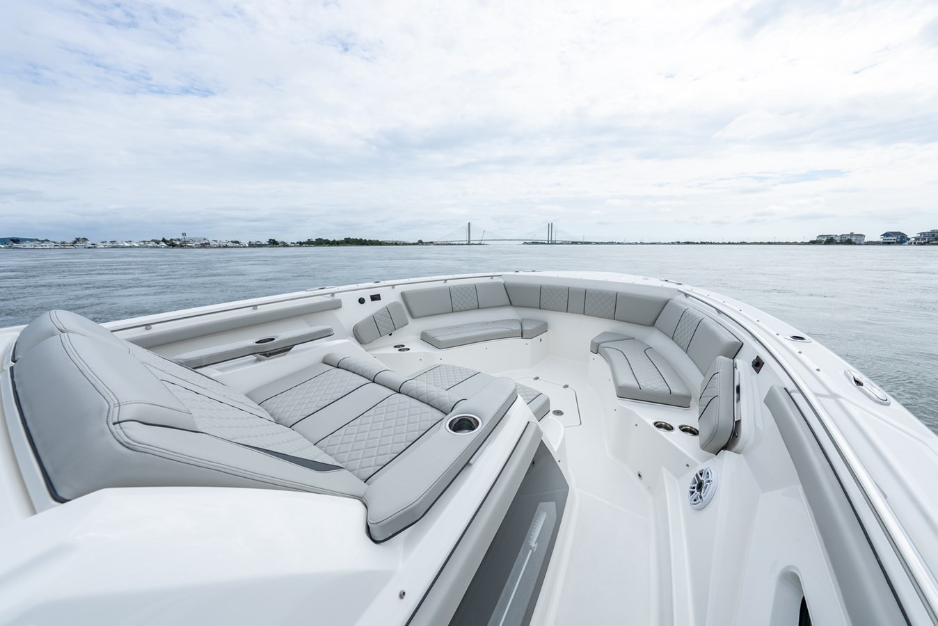 https://arconyachts.ams3.digitaloceanspaces.com/154091/conversions/large_4360858-optimize.jpg