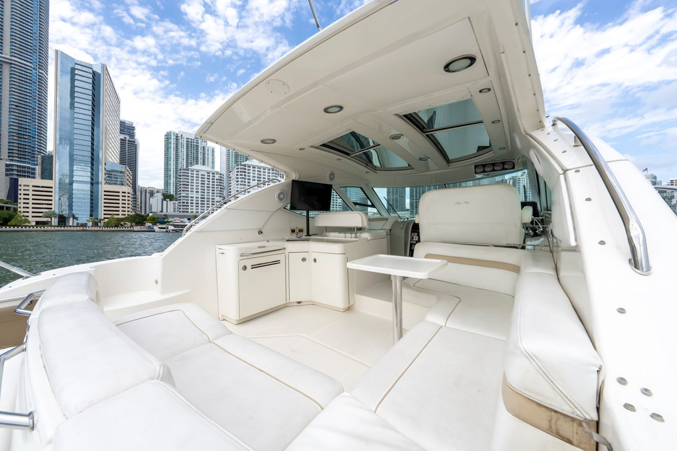 https://arconyachts.ams3.digitaloceanspaces.com/154102/conversions/large_4426983-optimize.jpg