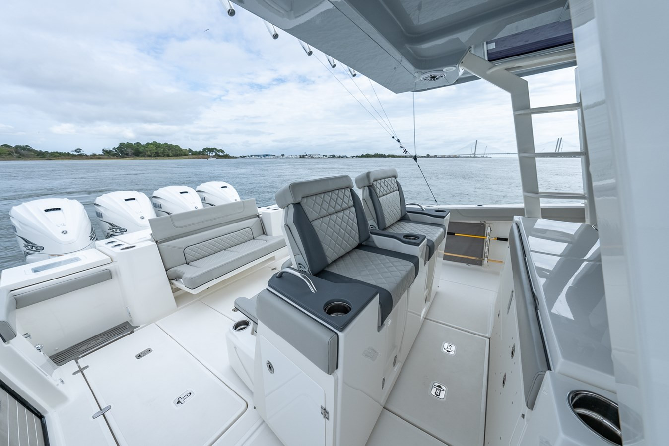 https://arconyachts.ams3.digitaloceanspaces.com/154105/conversions/large_4360862-optimize.jpg