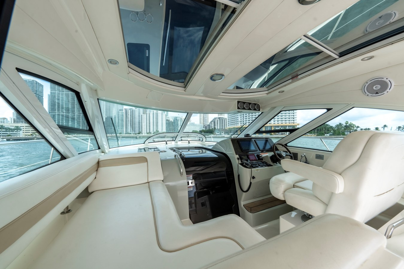 https://arconyachts.ams3.digitaloceanspaces.com/154106/conversions/large_4426988-optimize.jpg